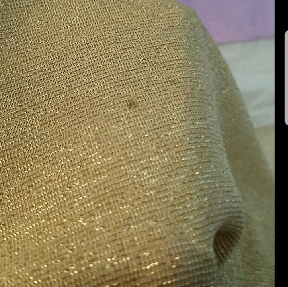 New York &Compaby Gold Shimmer V-Neck Ruched Top-Large - Picture 6 of 8